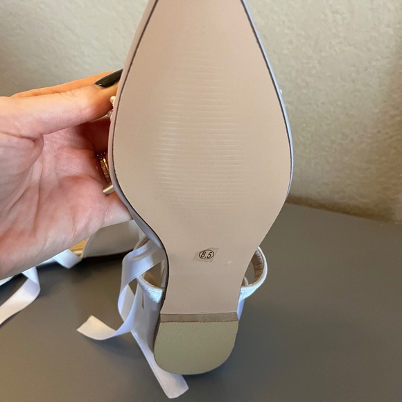 NWOT White Satin Pearl Wedding/Bridal Flats - Picture 6 of 9